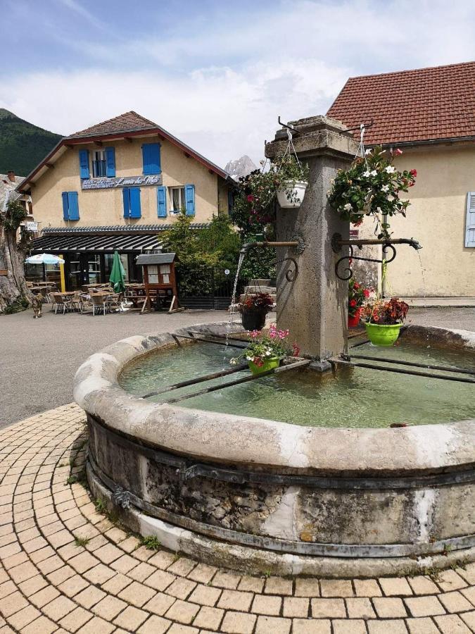 Hotel L'Envie Des Mets Lus-la-Croix-Haute Exterior photo